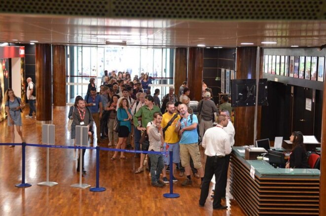 Il y a longtemps qu'une telle affluence n'avait pas été vue au Palais des congrès pour accéder à l'espace professionnel © Geneviève Delalot Il y a longtemps qu'une telle affluence n'avait pas été vue au Palais des congrès pour accéder à l'espace professionnel © Geneviève Delalot